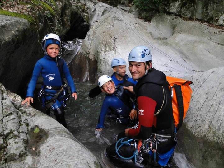 Explorez des grottes et canyons avec un guide passionné et certifié